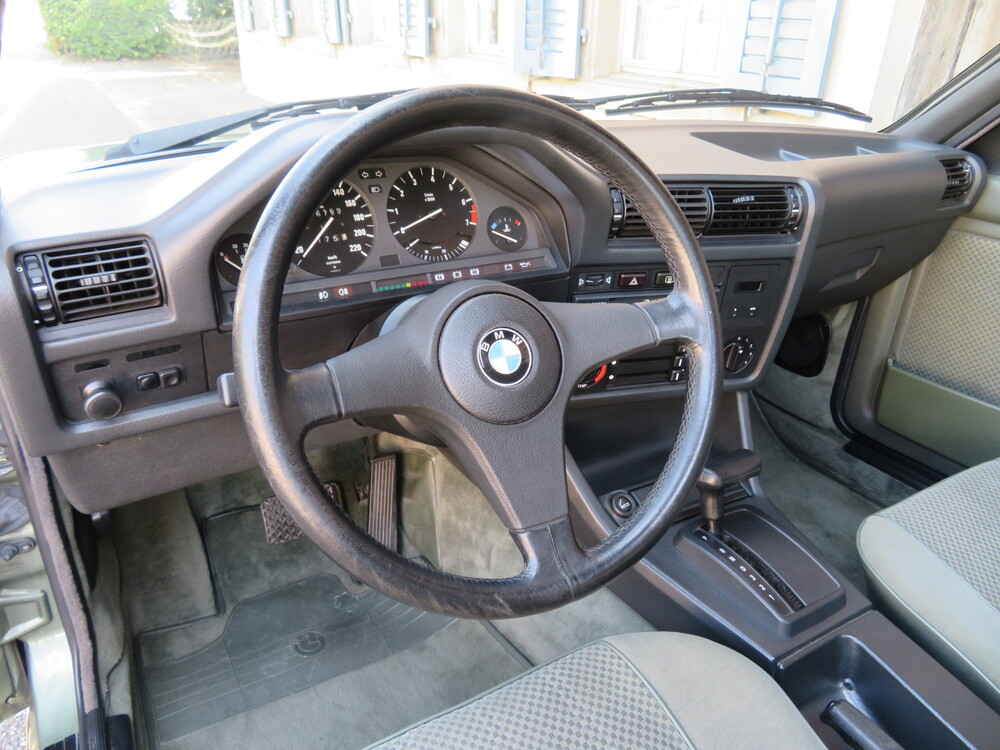 BMW 323i A Limousine
