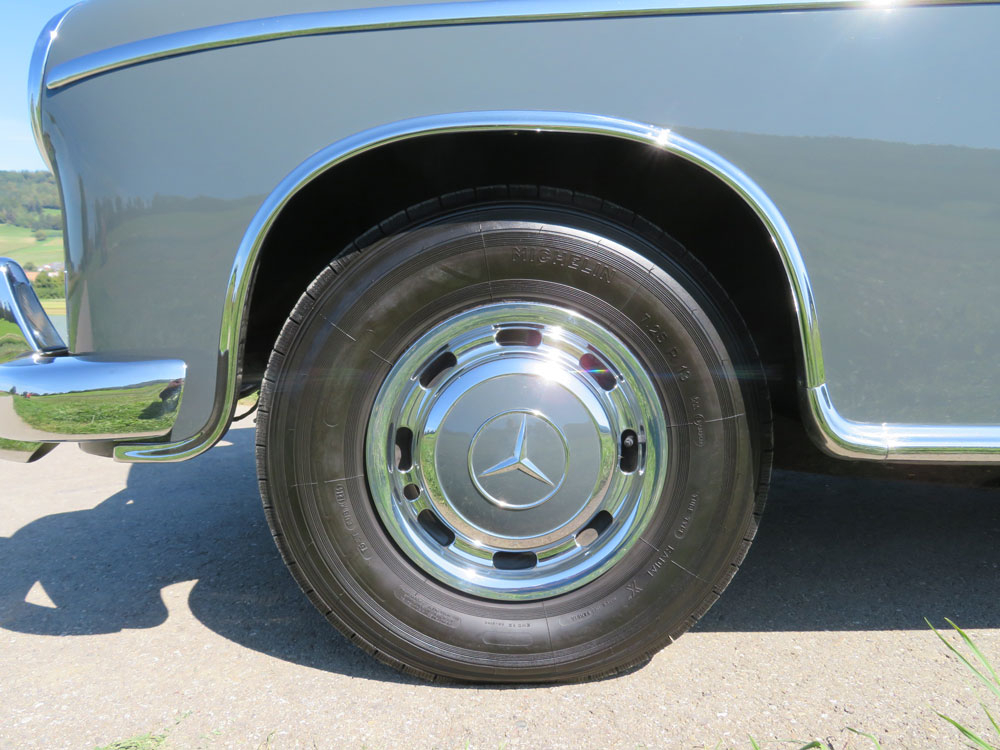 Mercedes-Benz 220 S Cabriolet